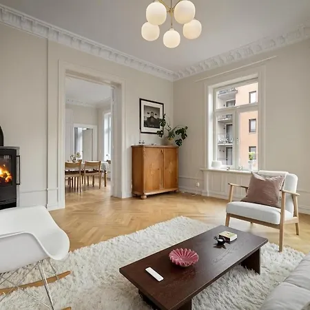 Appartement Central, Newly Renovated With Two Bathrooms!