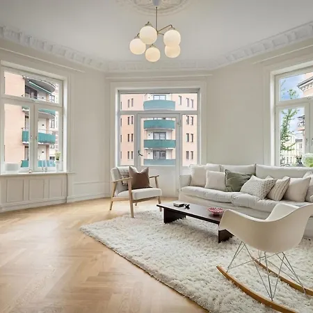 Central, Newly Renovated With Two Bathrooms! Appartement