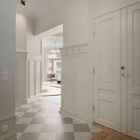 Central, Newly Renovated With Two Bathrooms! * Oslo