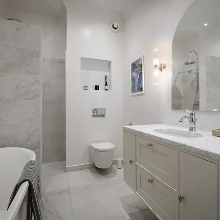 Central, Newly Renovated With Two Bathrooms! Appartement Oslo