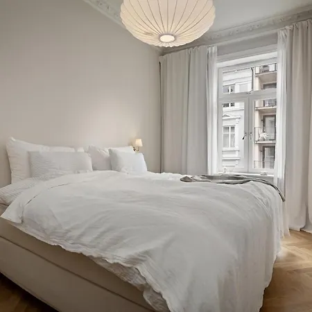 Central, Newly Renovated With Two Bathrooms! Appartement *