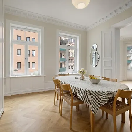 Central, Newly Renovated With Two Bathrooms! Appartement *