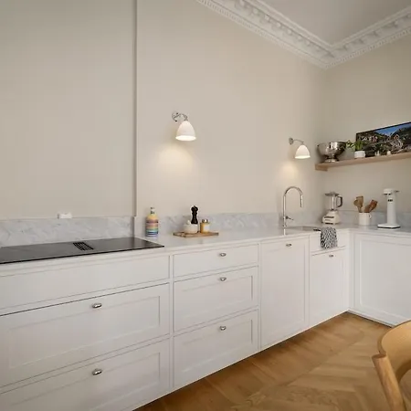 Central, Newly Renovated With Two Bathrooms! Appartement *